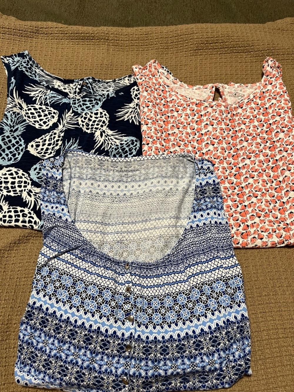 3–Women’s Sleeveless Tops— Size XL